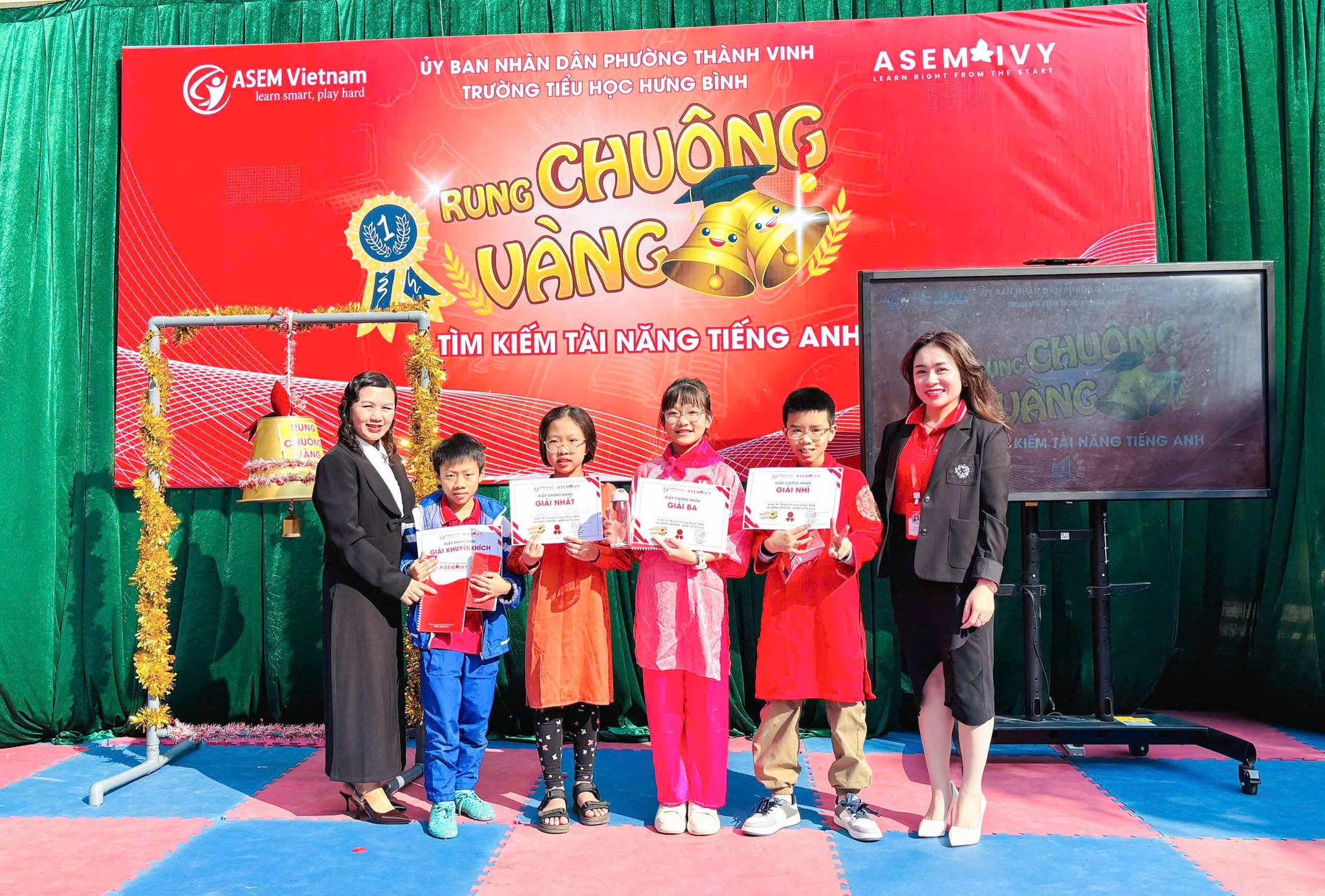 Sân chơi Golden Bell Challenge do Trường Tiểu học Hưng Bình phối hợp cùng Trung tâm Anh ngữ Asem Ivy tổ chức đã tìm thấy những chủ nhân xứng đáng cho những danh hiệu cao nhất!