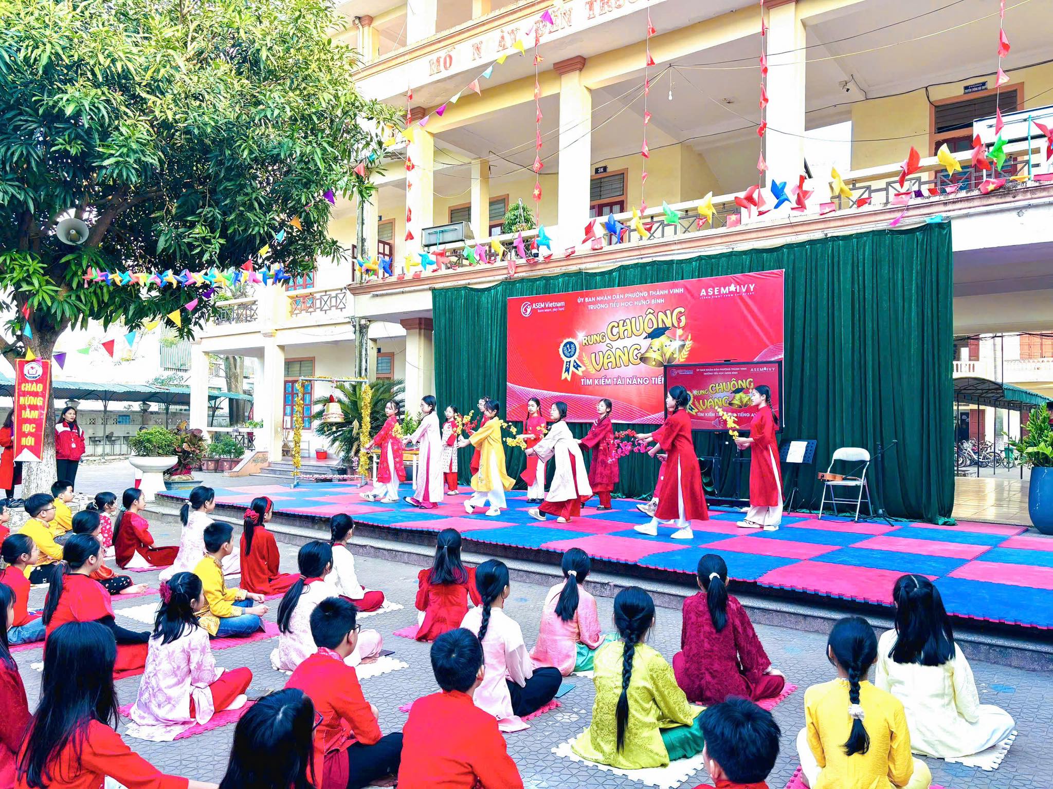 Sân chơi Golden Bell Challenge do Trường Tiểu học Hưng Bình phối hợp cùng Trung tâm Anh ngữ Asem Ivy tổ chức đã tìm thấy những chủ nhân xứng đáng cho những danh hiệu cao nhất!