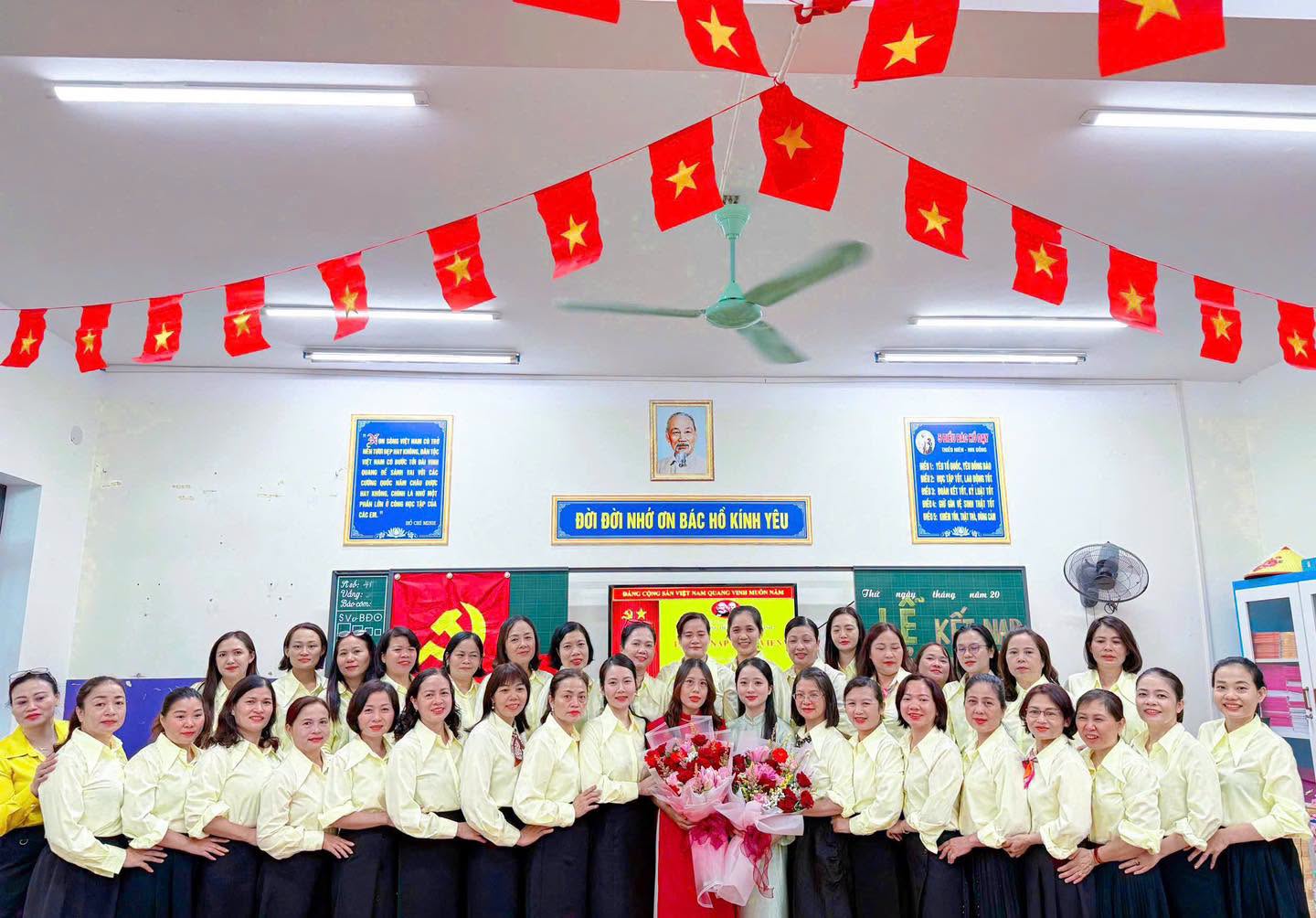 LỄ KẾT NẠP ĐẢNG VIÊN MỚI – NIỀM VINH DỰ, TỰ HÀO CỦA TRƯỜNG TIỂU HỌC THÀNH VINH 2