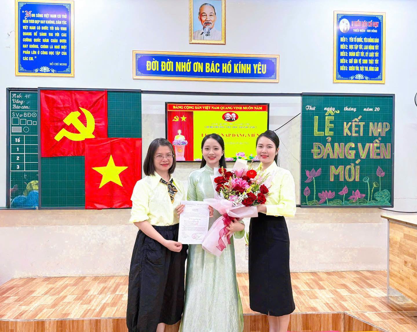 LỄ KẾT NẠP ĐẢNG VIÊN MỚI – NIỀM VINH DỰ, TỰ HÀO CỦA TRƯỜNG TIỂU HỌC THÀNH VINH 2