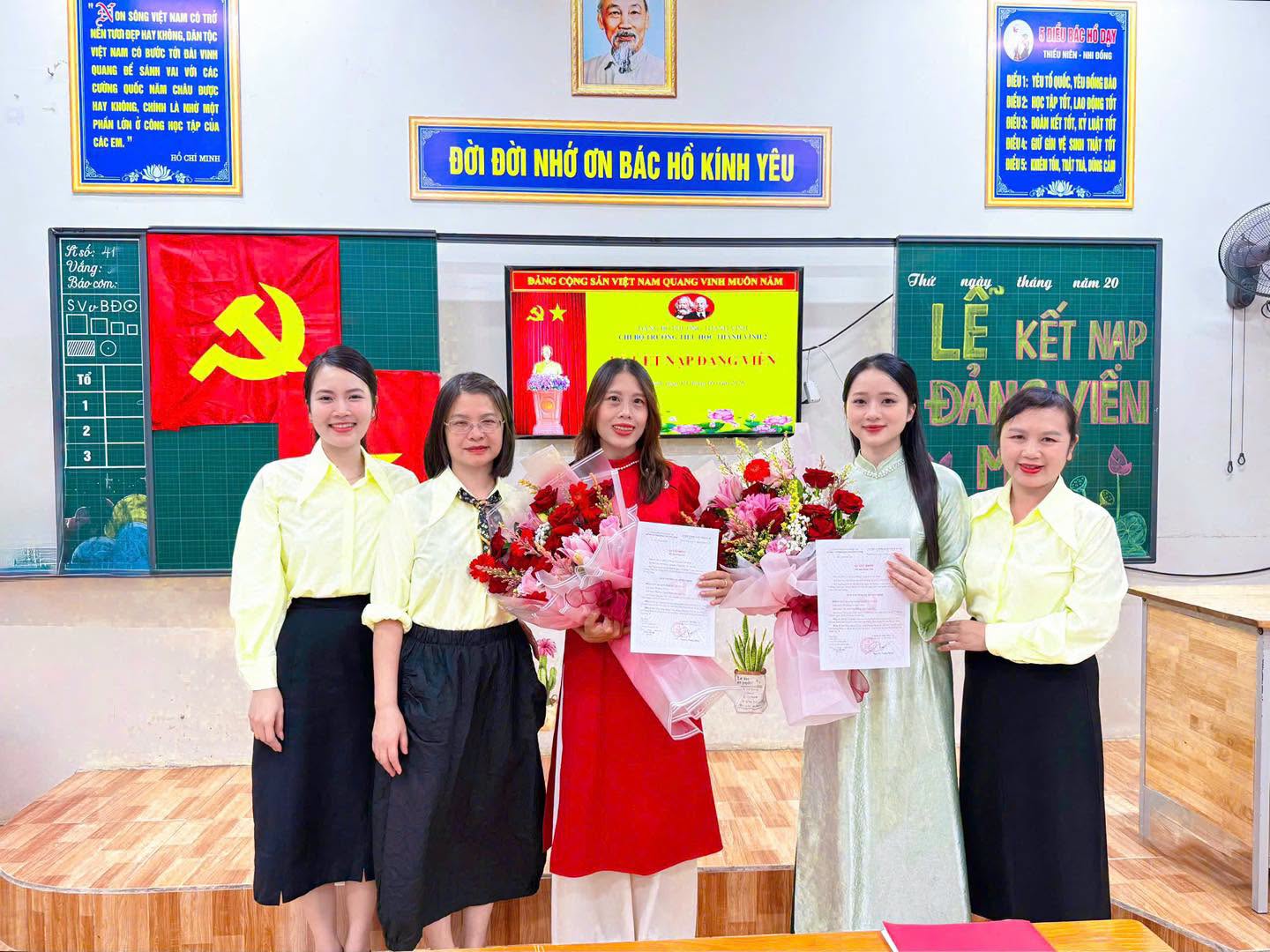 LỄ KẾT NẠP ĐẢNG VIÊN MỚI – NIỀM VINH DỰ, TỰ HÀO CỦA TRƯỜNG TIỂU HỌC THÀNH VINH 2