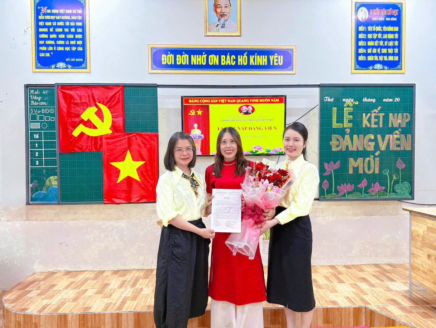 LỄ KẾT NẠP ĐẢNG VIÊN MỚI – NIỀM VINH DỰ, TỰ HÀO CỦA TRƯỜNG TIỂU HỌC THÀNH VINH 2
