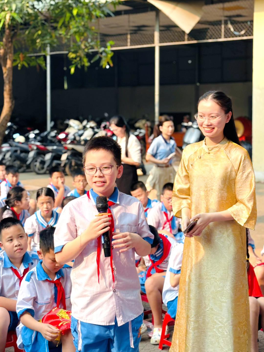 SÔI NỔI TIẾT SHDC CHÀO MỪNG THÁNG TƯ LỊCH SỬ