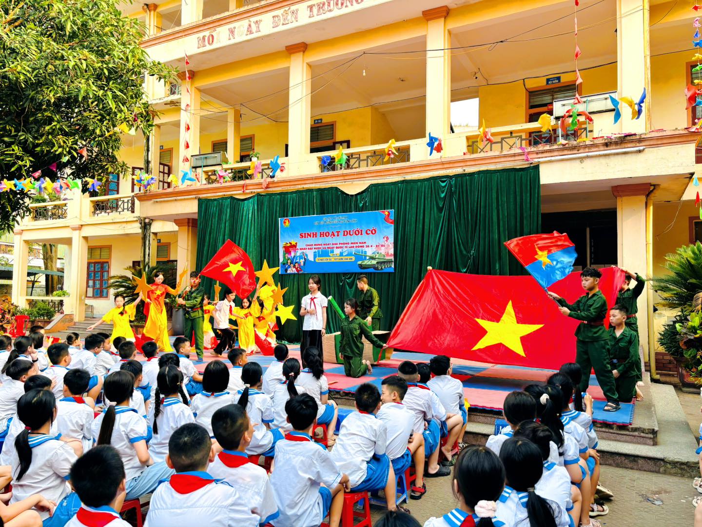 SÔI NỔI TIẾT SHDC CHÀO MỪNG THÁNG TƯ LỊCH SỬ