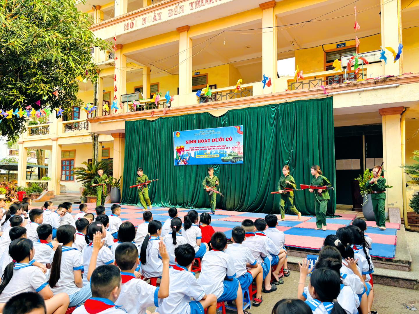SÔI NỔI TIẾT SHDC CHÀO MỪNG THÁNG TƯ LỊCH SỬ
