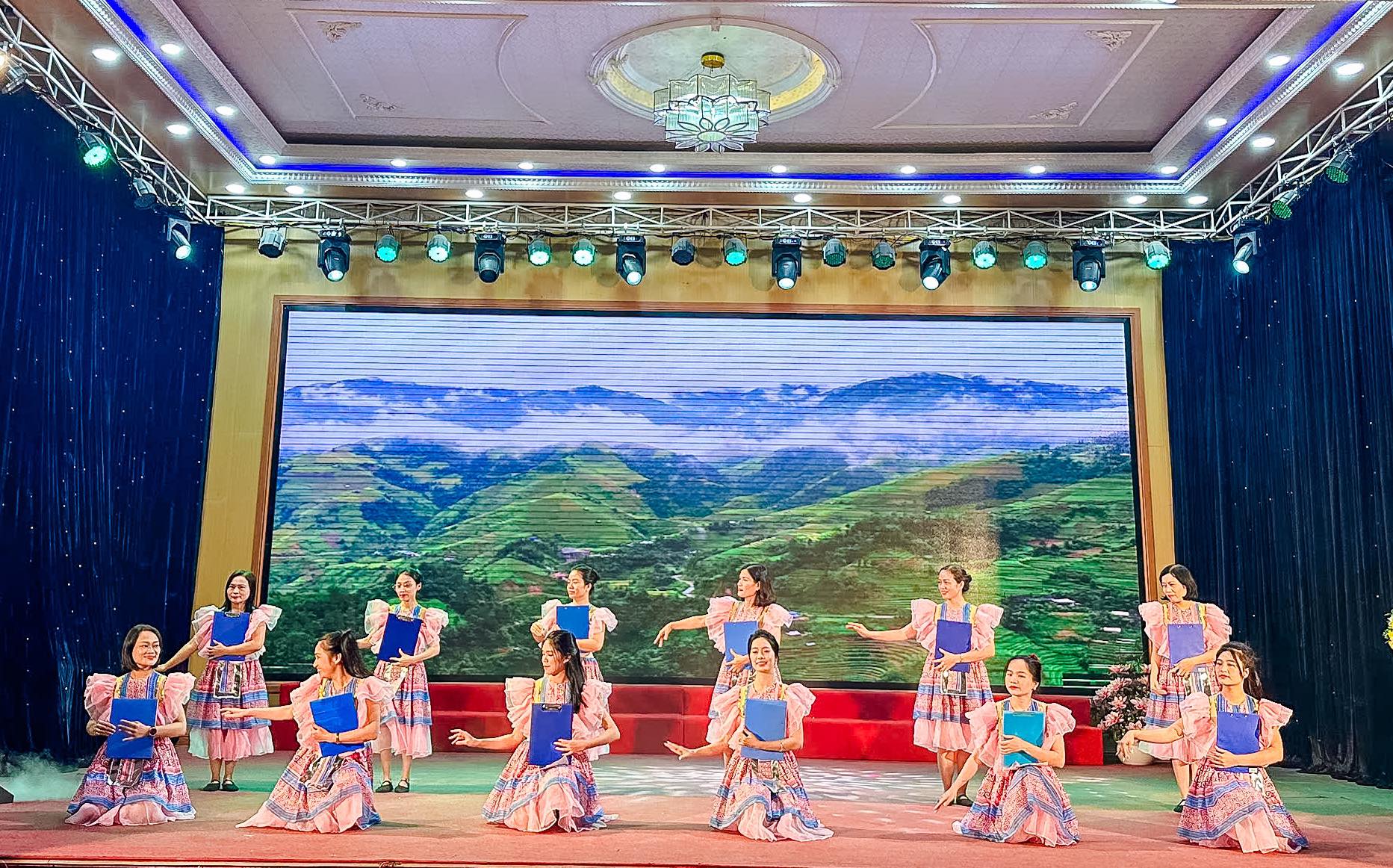 TOẠ ĐÀM NGÀY NHÀ GIÁO VIỆT NAM 20/11 – TRƯỜNG TIỂU HỌC HƯNG BÌNH