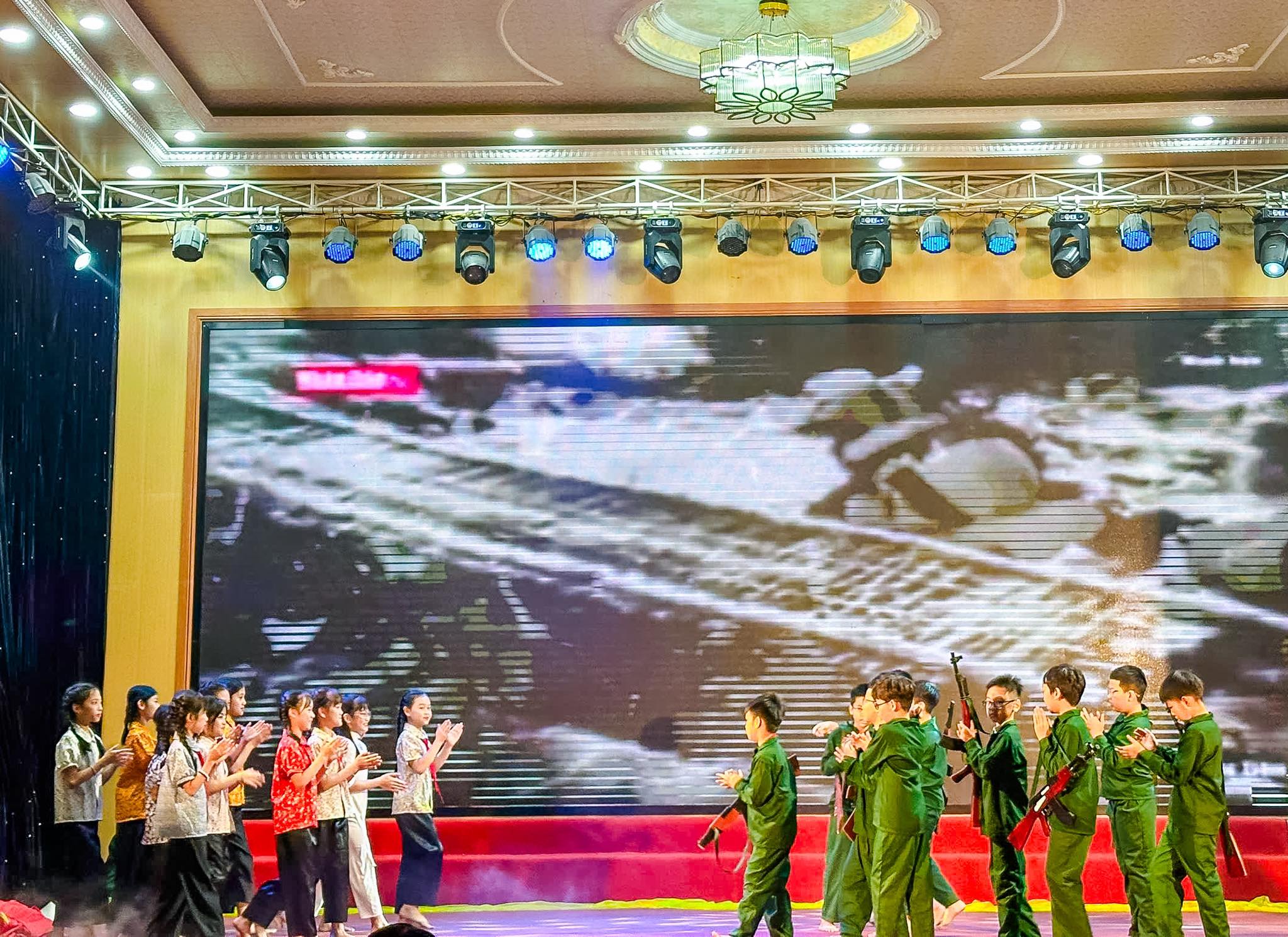 TOẠ ĐÀM NGÀY NHÀ GIÁO VIỆT NAM 20/11 – TRƯỜNG TIỂU HỌC HƯNG BÌNH