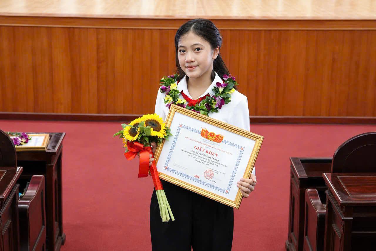 VINH DANH THÀNH TÍCH NỔI BẬT CỦA GIÁO VIÊN VÀ HỌC SINH NĂM HỌC 2025–2026